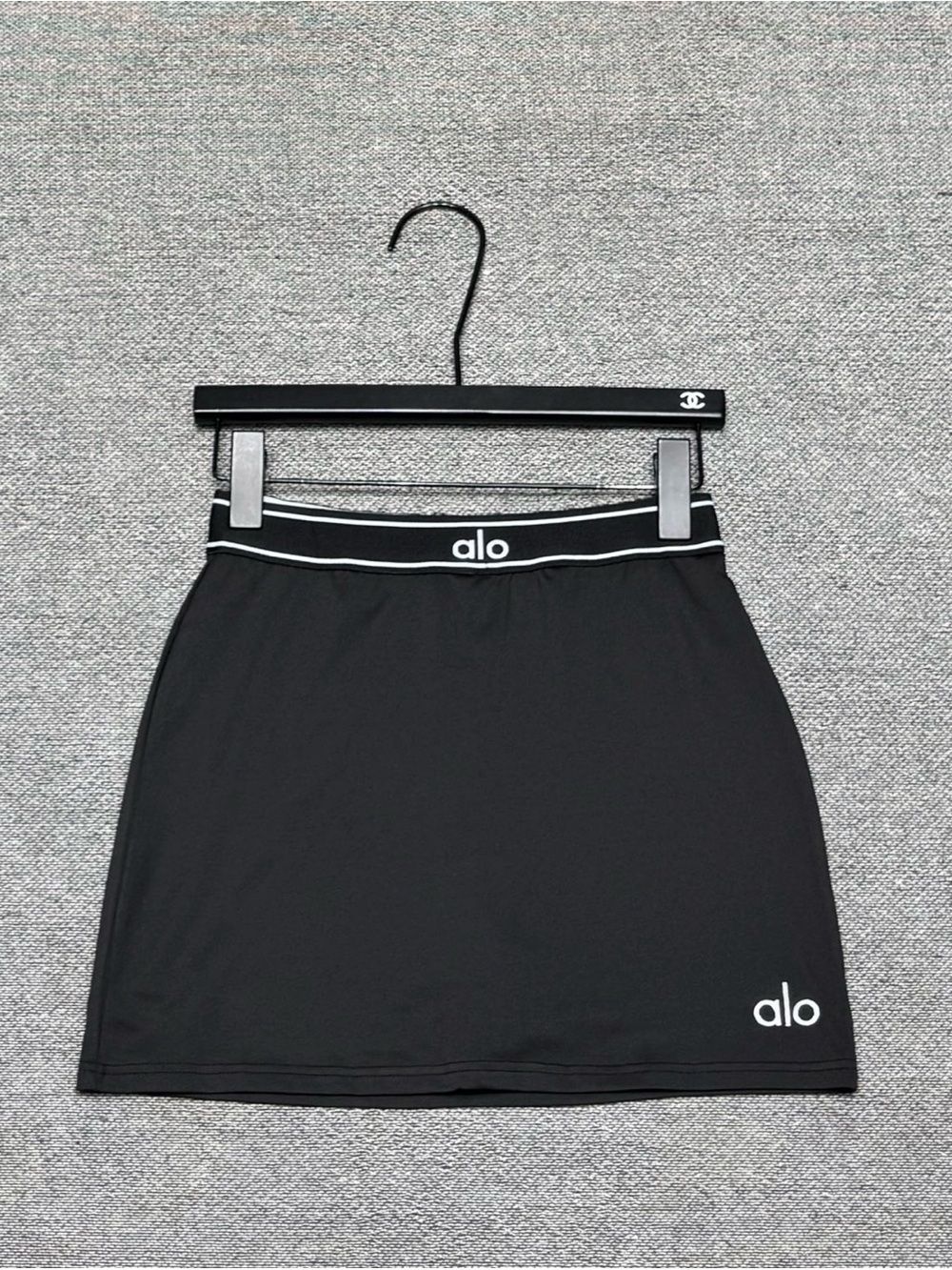 ALO Yoga Black Cropped Tank Top - Picture 5 of 8